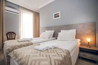Отель Hotel Kenari Тбилиси Стандартный двухместный номер с 2 отдельными кроватями-4